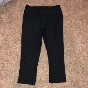 Black Nike knee length leggings